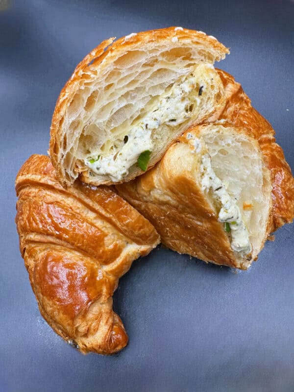 كرواسون بالجبن و الاعشاب